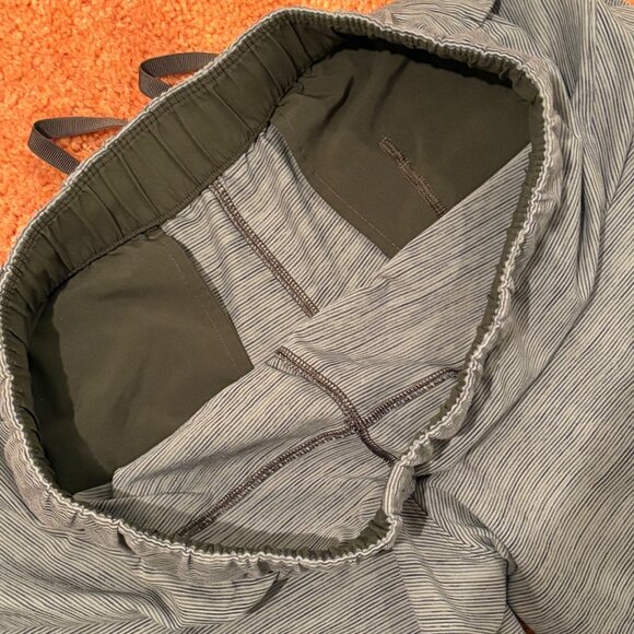 Lululemon On The Fly Pants 31" Full Length Gray Sage Luxtreme Activewear Pants 8 - Picture 8 of 10